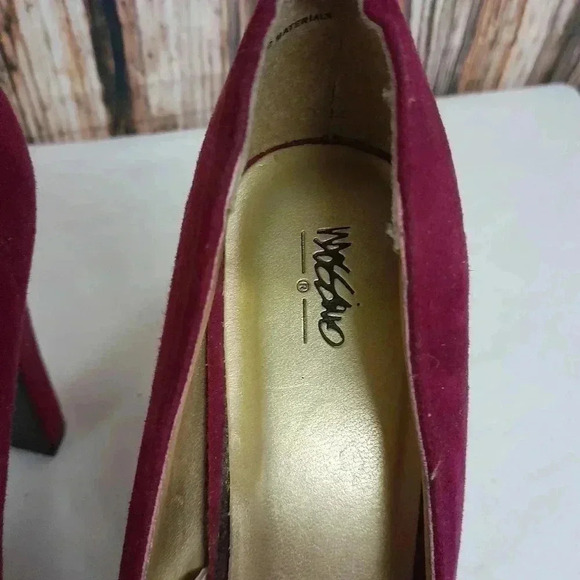 Heels - Picture 2 of 9
